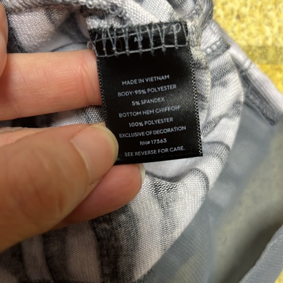 EUC Vera Wang long top - Picture 9 of 15